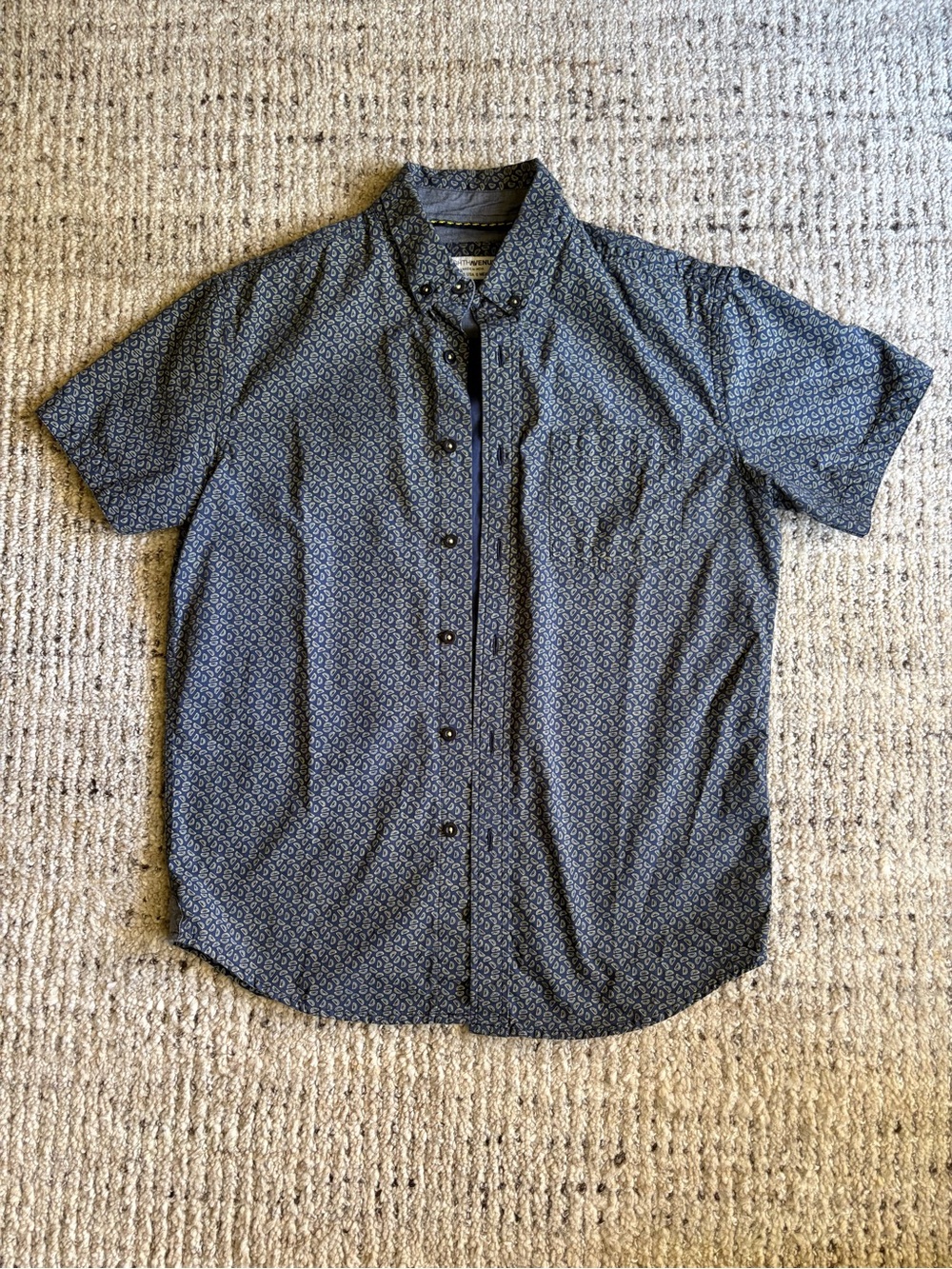 Men's Short-Sleeve Button-Down Shirt in Navy Geo Print